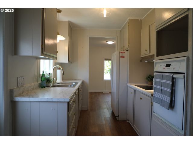 11402 Sw Royal Villa Dr 144, Tigard, OR 97224