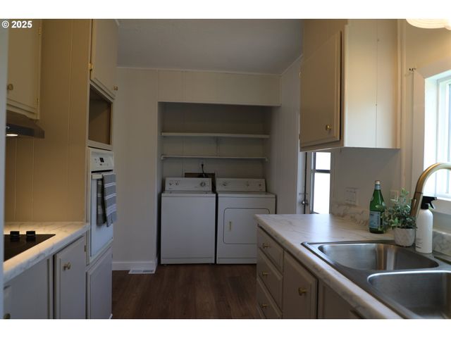 11402 Sw Royal Villa Dr 144, Tigard, OR 97224