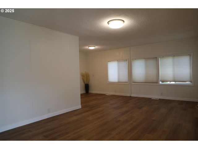 11402 Sw Royal Villa Dr 144, Tigard, OR 97224