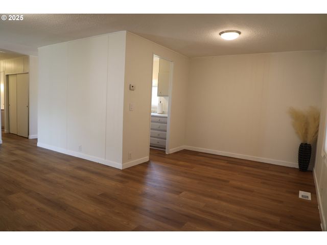 11402 Sw Royal Villa Dr 144, Tigard, OR 97224