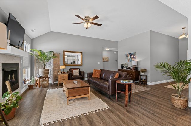 1801 FAIR OAKS CT, Columbia, MO 65201