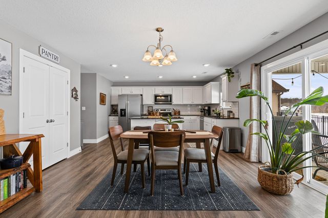 1801 FAIR OAKS CT, Columbia, MO 65201