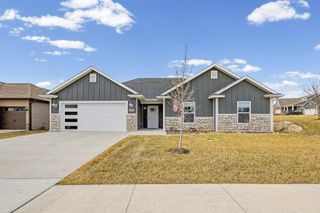 1801 FAIR OAKS CT, Columbia, MO 65201