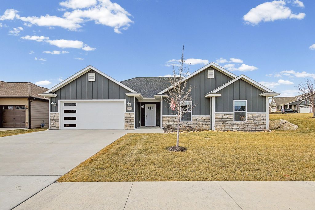 1801 FAIR OAKS CT, Columbia, MO 65201