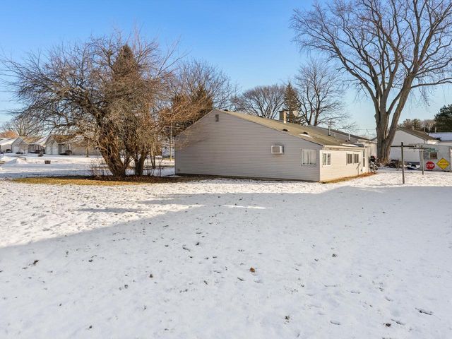 4213 Menasha AVENUE, Manitowoc, WI 54220