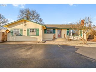 624 S 12TH St, St Helens, OR 97051