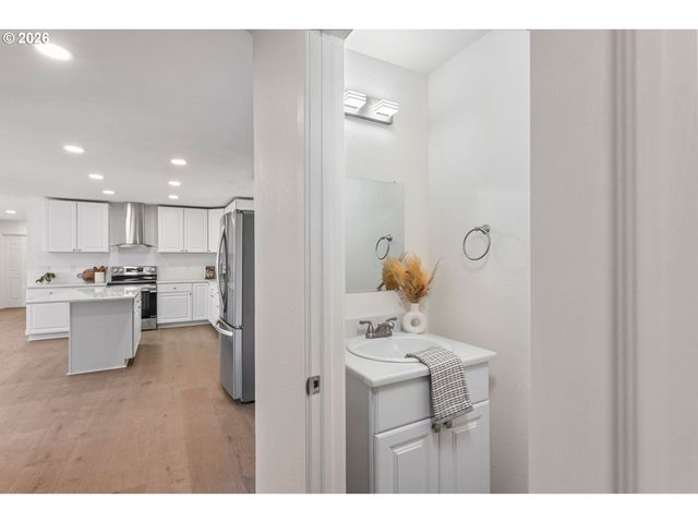 3812 Se WOODBURN Rd, Washougal, WA 98671