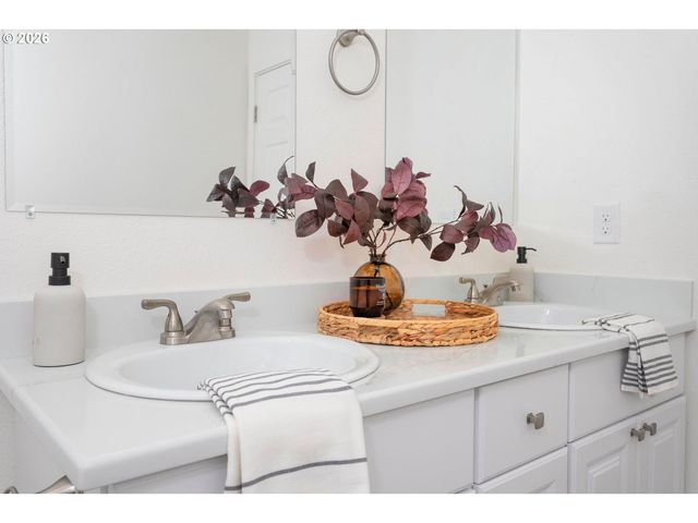 3812 Se WOODBURN Rd, Washougal, WA 98671