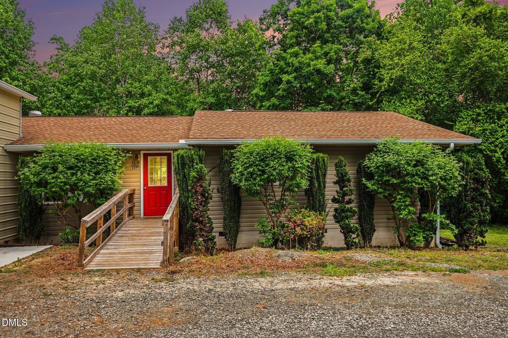 207 Oakland Drive, Apex, NC 27539