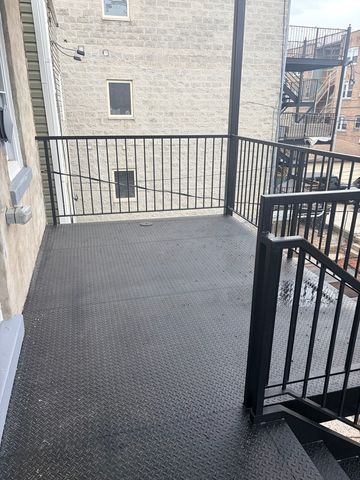 2719 W AUGUSTA Street 2, Chicago, IL 60622