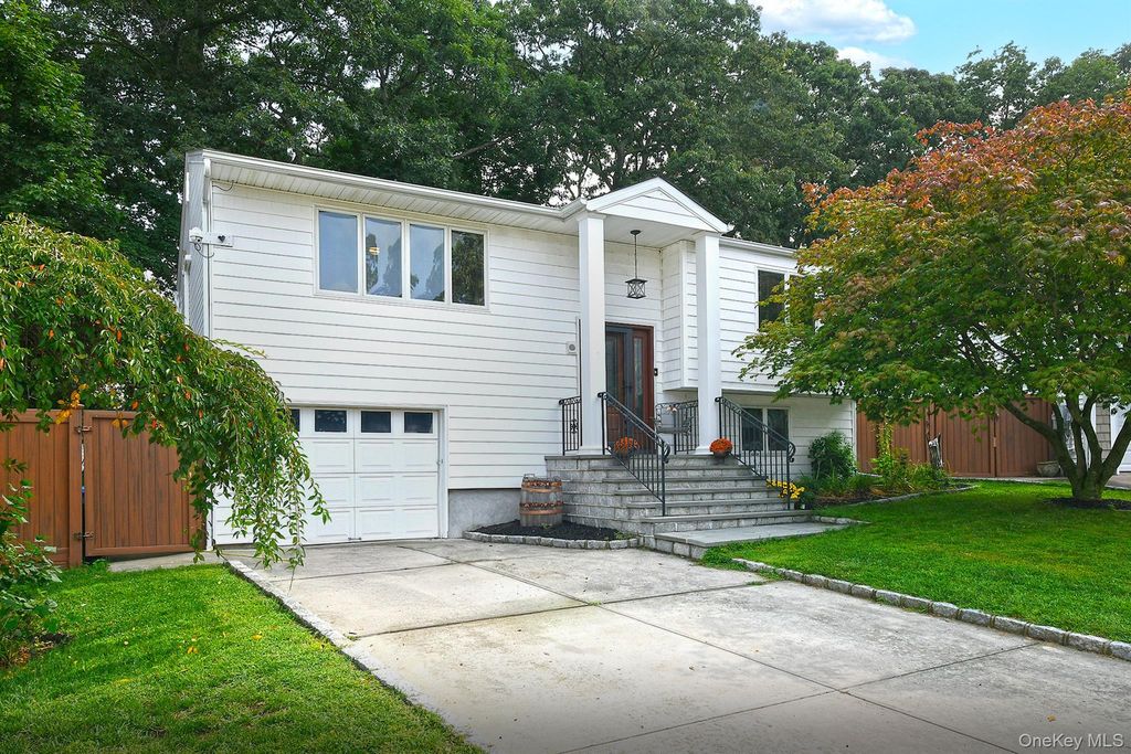 16 Crest Hill Court, Huntington Station, NY 11746 — exterior