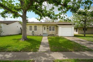 804 Edwards St, Sinton, TX 78387