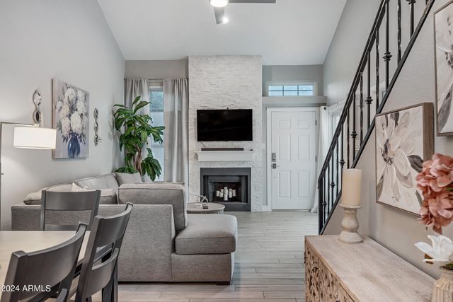 1717 E UNION HILLS Drive 1052, Phoenix, AZ 85024