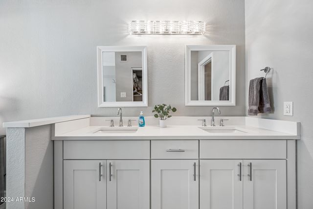 1717 E UNION HILLS Drive 1052, Phoenix, AZ 85024