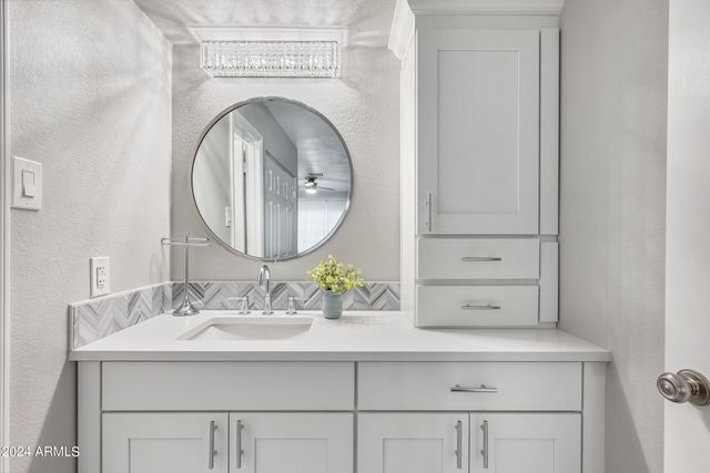 1717 E UNION HILLS Drive 1052, Phoenix, AZ 85024