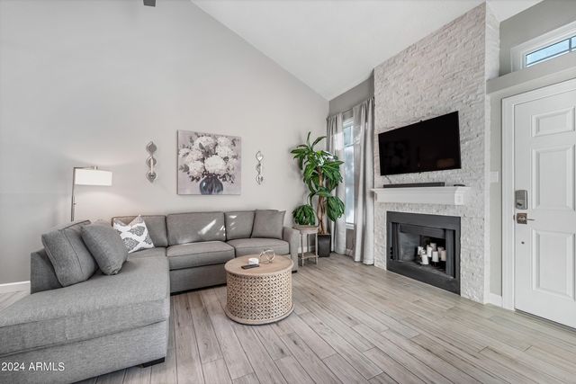 1717 E UNION HILLS Drive 1052, Phoenix, AZ 85024