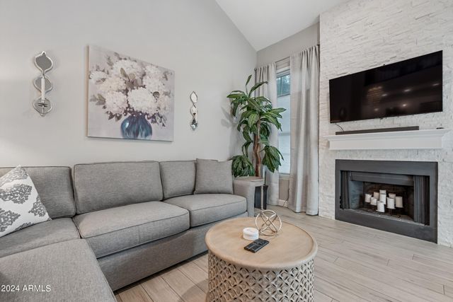 1717 E UNION HILLS Drive 1052, Phoenix, AZ 85024