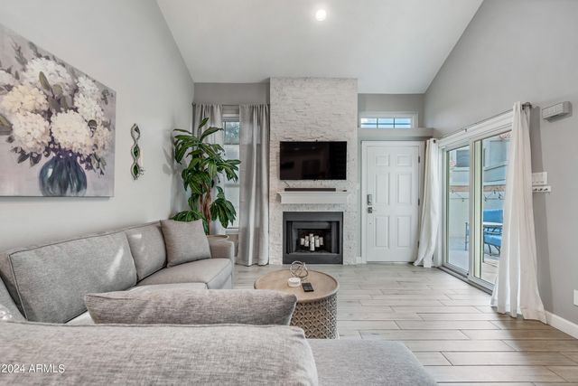 1717 E UNION HILLS Drive 1052, Phoenix, AZ 85024