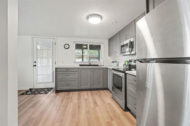 6305 S MACDILL AVENUE, Tampa, FL 33611