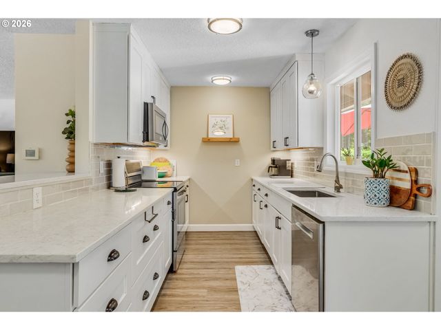 16573 BONAIRE Ave, Lake Oswego, OR 97035