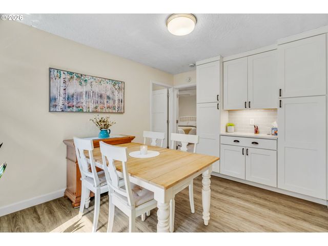 16573 BONAIRE Ave, Lake Oswego, OR 97035