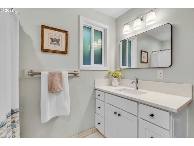 16573 BONAIRE Ave, Lake Oswego, OR 97035