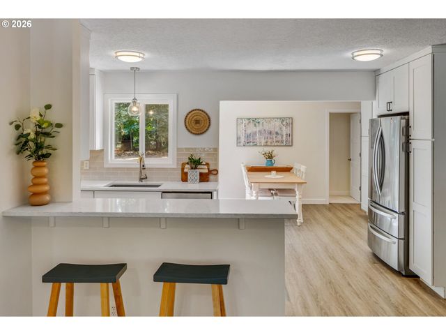 16573 BONAIRE Ave, Lake Oswego, OR 97035