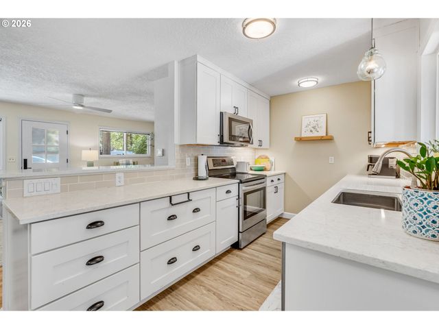 16573 BONAIRE Ave, Lake Oswego, OR 97035