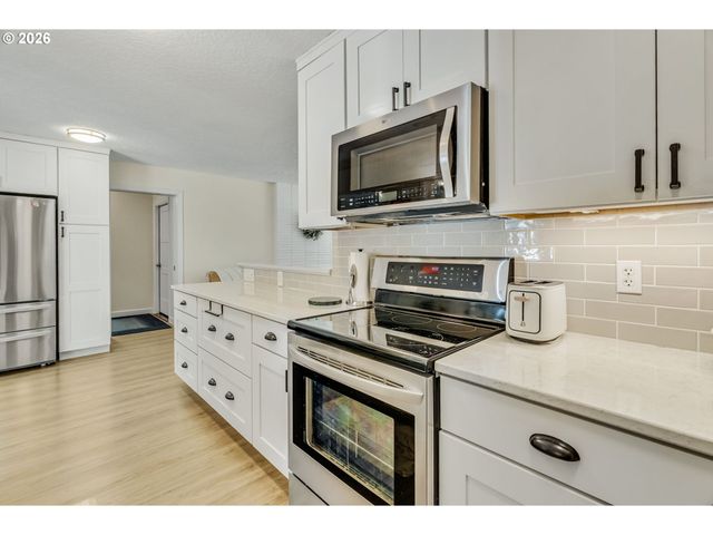 16573 BONAIRE Ave, Lake Oswego, OR 97035