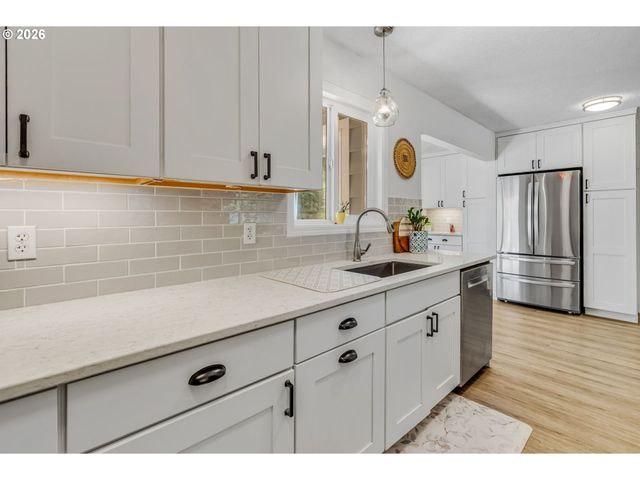 16573 BONAIRE Ave, Lake Oswego, OR 97035