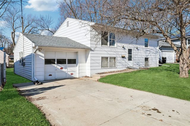 307 W 15th Street N, Newton, IA 50208