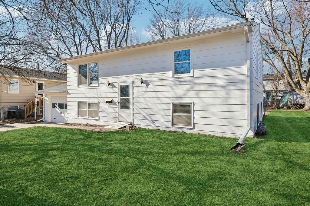 307 W 15th Street N, Newton, IA 50208