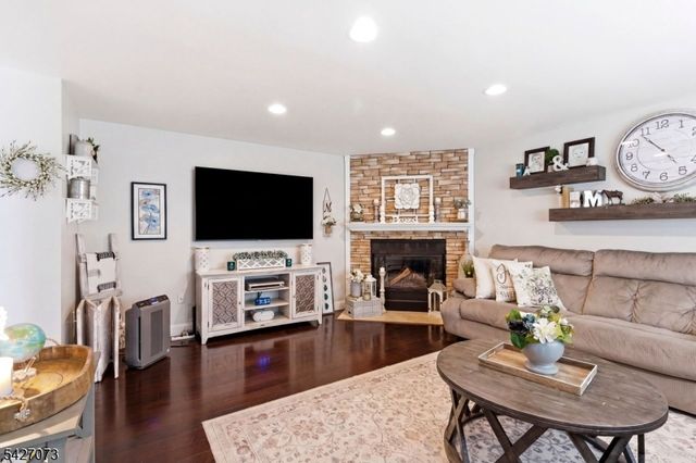 7 Woodfield Rd, Green Twp., NJ 07821