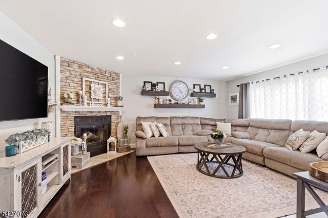 7 Woodfield Rd, Green Twp., NJ 07821