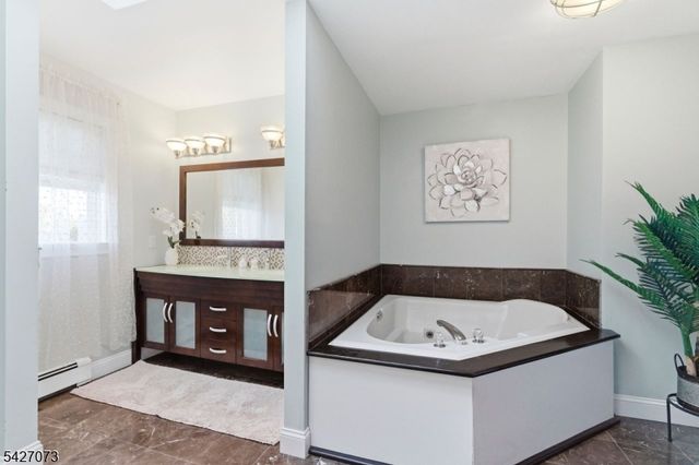 7 Woodfield Rd, Green Twp., NJ 07821