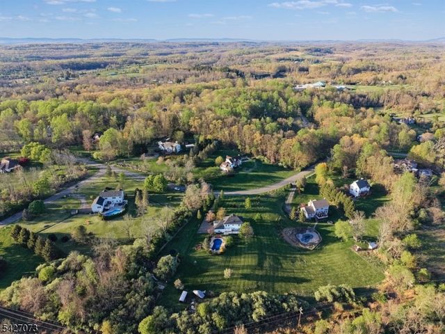 7 Woodfield Rd, Green Twp., NJ 07821