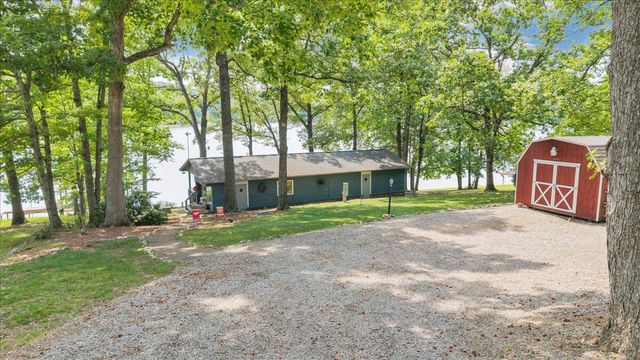 35 Bluewater CT, Moneta, VA 24121