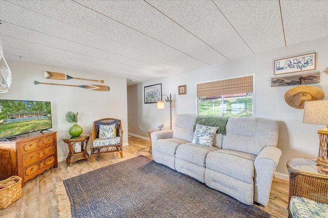 35 Bluewater CT, Moneta, VA 24121
