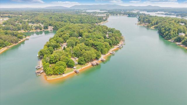 35 Bluewater CT, Moneta, VA 24121