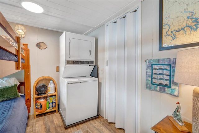 35 Bluewater CT, Moneta, VA 24121