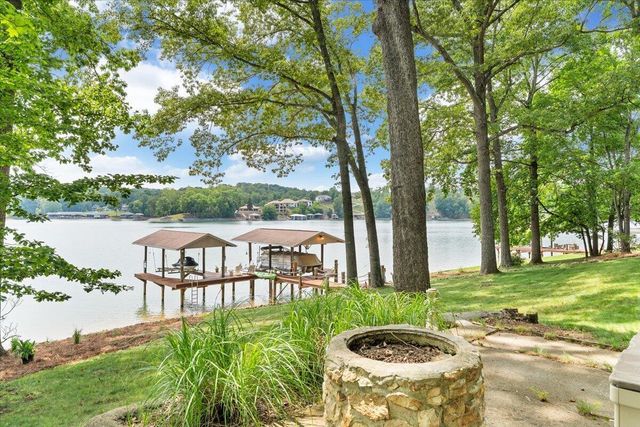 35 Bluewater CT, Moneta, VA 24121