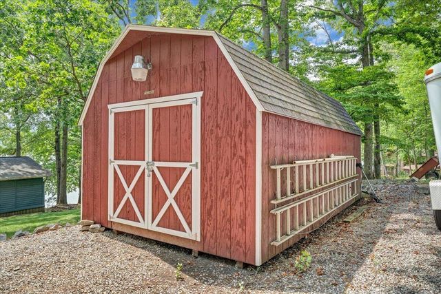 35 Bluewater CT, Moneta, VA 24121