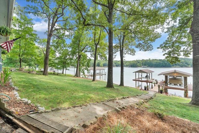 35 Bluewater CT, Moneta, VA 24121