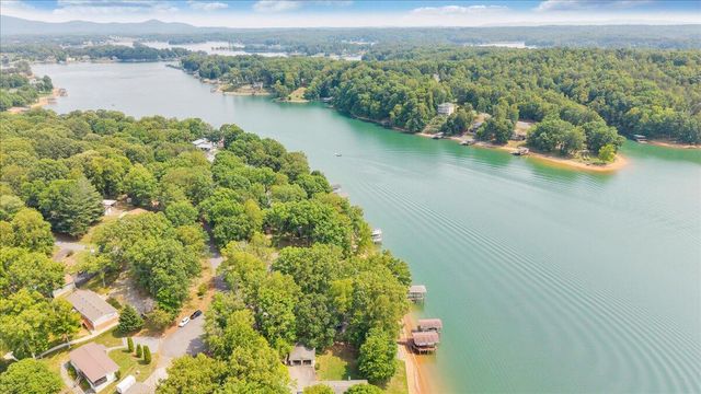 35 Bluewater CT, Moneta, VA 24121