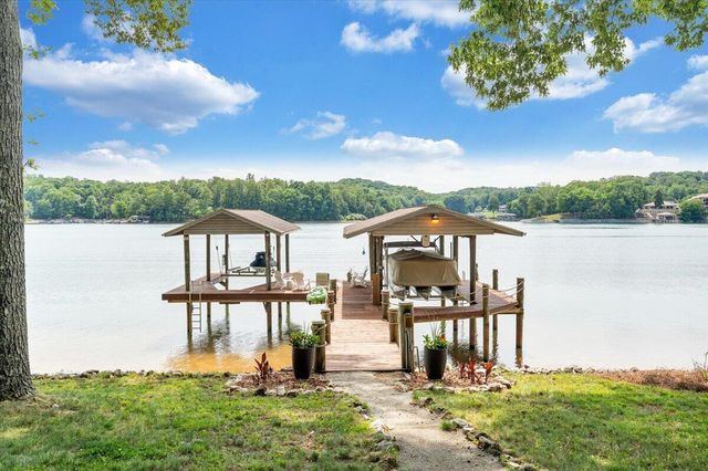 35 Bluewater CT, Moneta, VA 24121