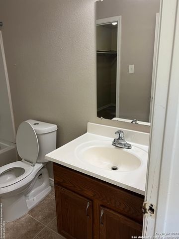 10027 VASSO VW, Converse, TX 78109