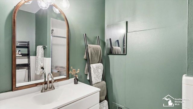 490 Fox Hills Drive 8, Bloomfield Hills, MI 48304