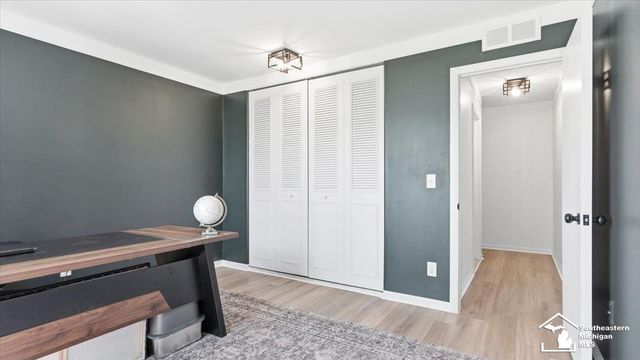 490 Fox Hills Drive 8, Bloomfield Hills, MI 48304
