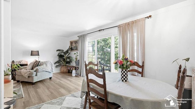 490 Fox Hills Drive 8, Bloomfield Hills, MI 48304