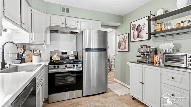 490 Fox Hills Drive 8, Bloomfield Hills, MI 48304